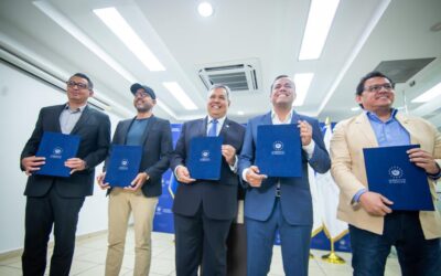 El Salvador avanza en materia educativa con las becas Roque Dalton