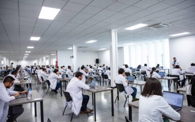 Médicos extranjeros buscan especializarse en hospitales escuelas de El Salvador