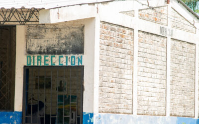 Empresas interesadas en reconstruir escuelas realizan visita técnica