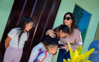 Gobierno entrega viviendas a familias de San Bartolomé Perulapía