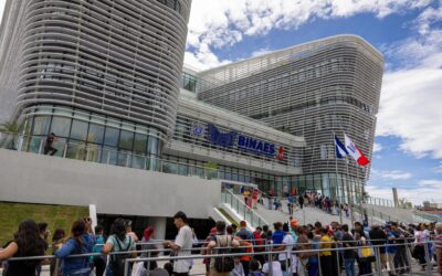 Salvadoreños abarrotan la nueva Biblioteca Nacional de El Salvador