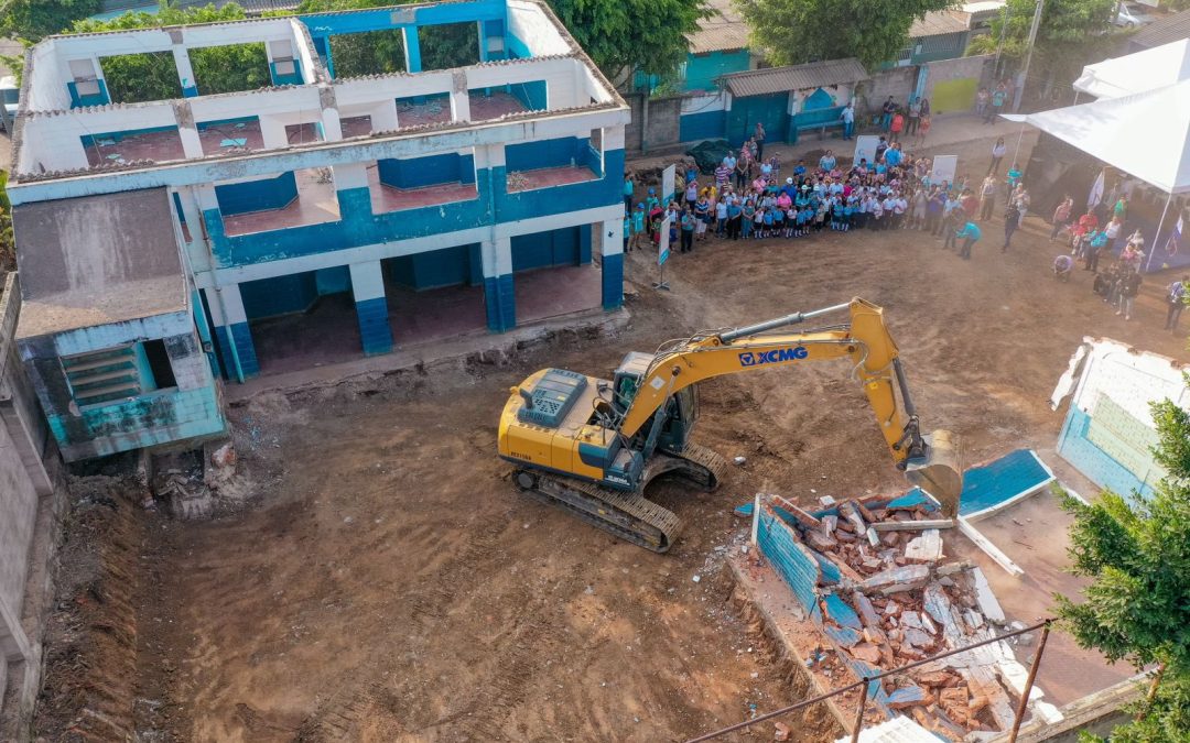 Gobierno restaurará el Centro Escolar Santa Leonor en Santa Ana Centro