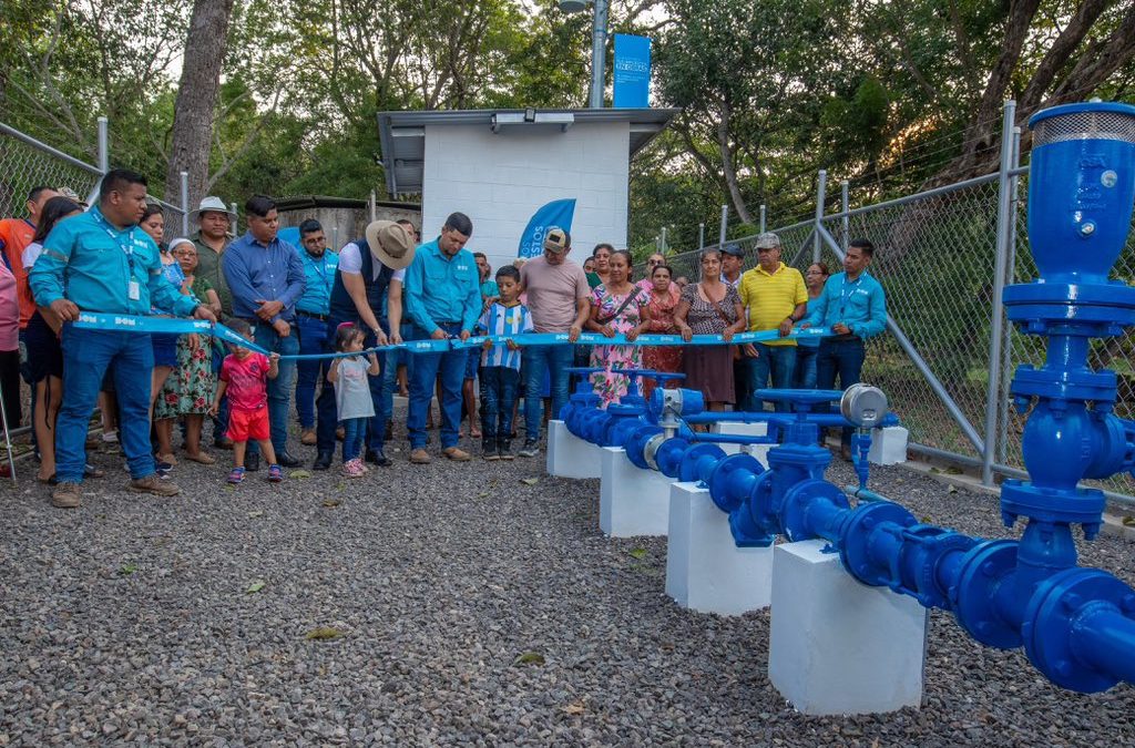 Gobierno entrega proyecto de agua potable a familias de El Porvenir
