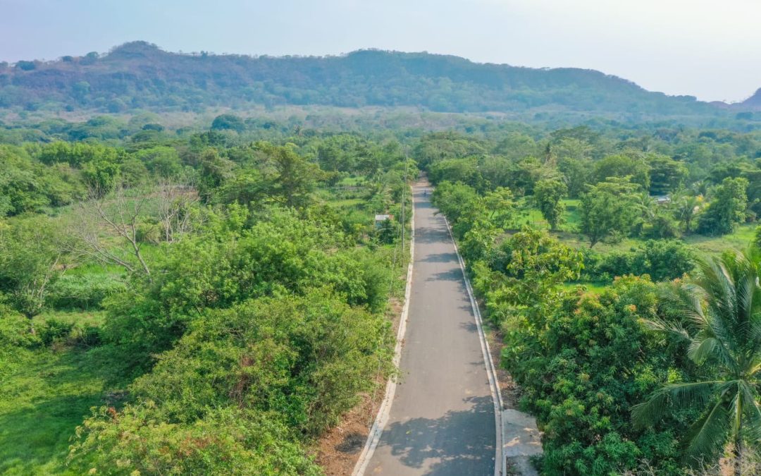 DOM beneficia a familias de Caluco con el mejoramiento de la red vial