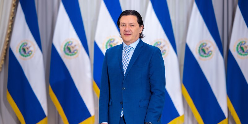 Renuncia comisionado presidencial de Derechos Humanos