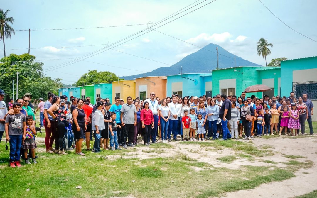 Gobierno entrega viviendas a 84 familias de San Vicente Sur