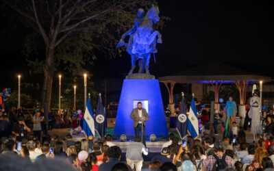 Inauguran la renovada Plaza Bolívar en San Salvador