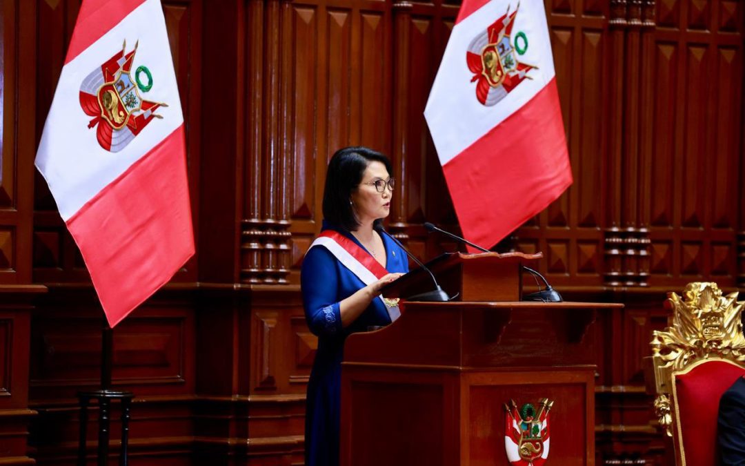Keiko Fujimori toma posesión como presidenta de Perú